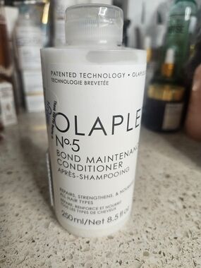 OLAPLEX No.5 Bond Maintenance Conditioner - White & Black Label
